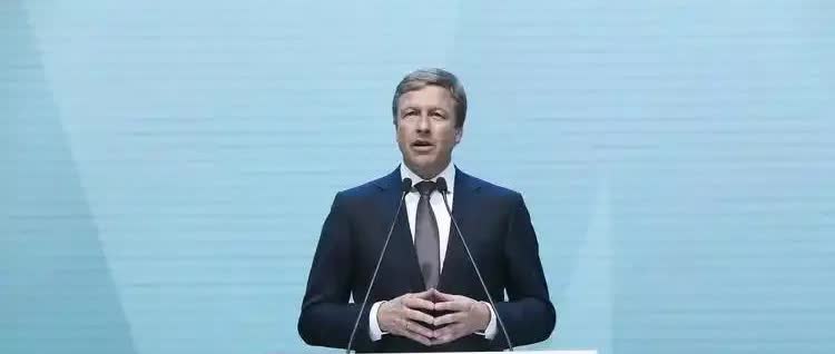 奔驰宝马感觉快要哭出来了！不是因为车子质量变差了，也不是因为没人买了，而