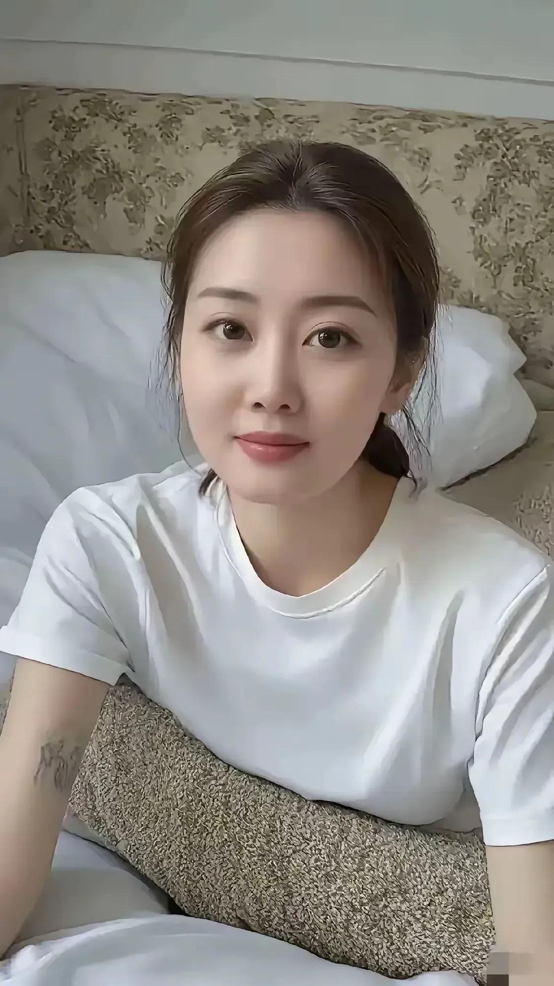 东北有个习俗，嫁出去的女儿回娘家时，是不可以同老公睡在一个房间的。这个习俗延