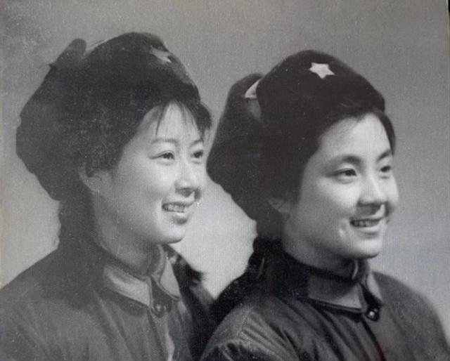 三个特务去上海的曹家渡逮捕一个从事文艺工作的共产党员。以为只是抓个文人，所以特务