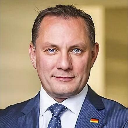 ​​德国选择党主席克鲁帕拉率团访华的五天三城历程，直接被震撼到目瞪口呆，情不自禁