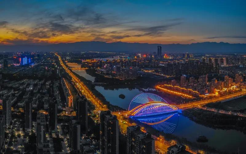 宁夏银川的发展前景一片光明。国务院批复要把银川打造成西北地区重要中心城市，这可是