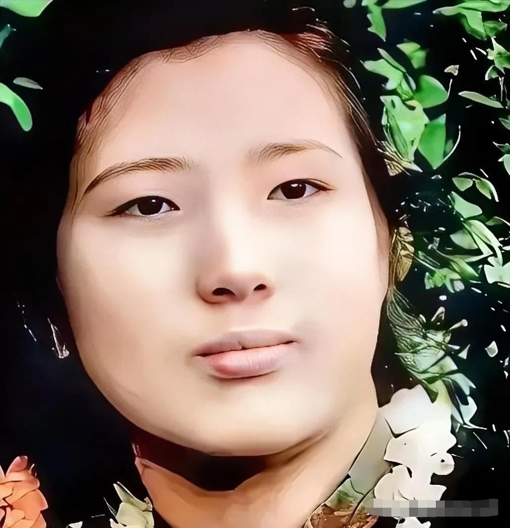 1955年，武汉女大学生吴明珠，放弃了城里的工作，趁父母不注意，连夜逃往新疆，父