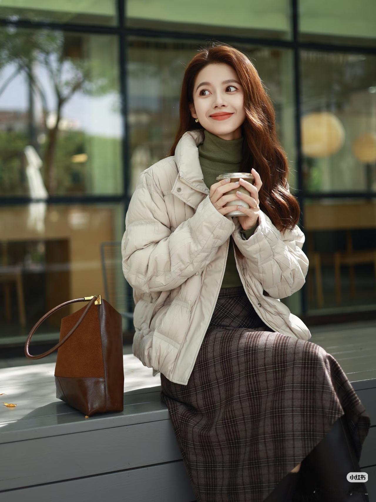 平凡是粒沙，聚成塔，便是风景；散作尘，亦是大地。