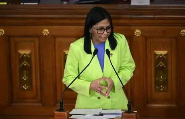 马杜罗至今都是委内瑞拉的合法总统，美国可以将其“抓”走，但却无法剥夺他委内瑞拉合