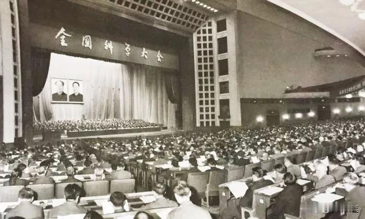 如果1978年没有进行改革开放，那么我们目前的状况会是怎样的呢？是更加幸福，还是