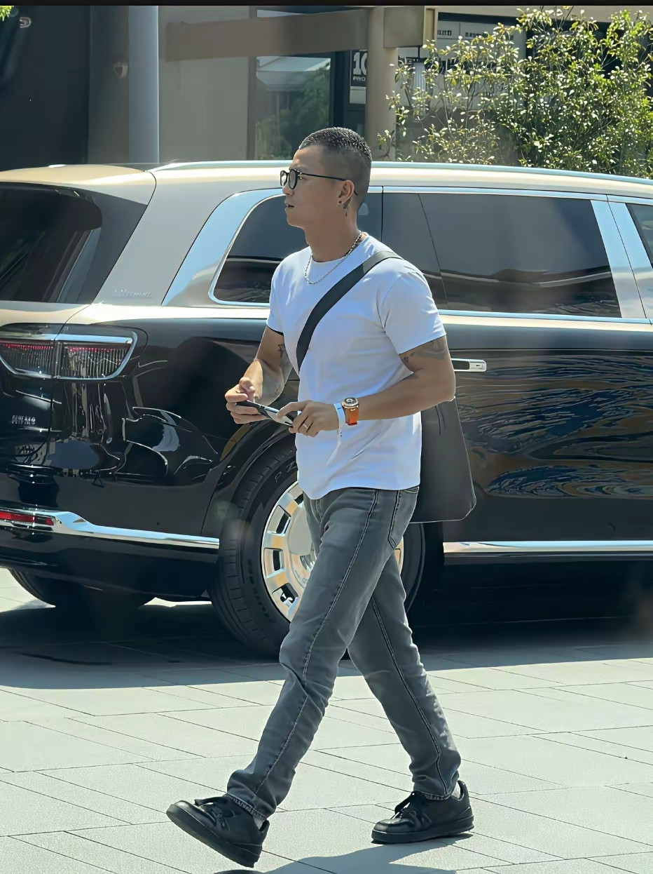 一人一车一拍！陈震诠释什么叫“自”媒体！大老师一个团队都干不过人家，这你受得了吗