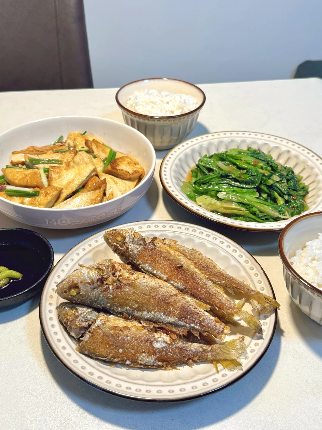 📝今天吃：🍲香煎小黄鱼🍲葱烧豆腐🍲炒油麦菜