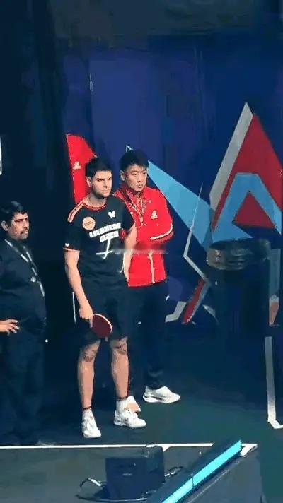 不得不佩服邱贻可这个脑子，真不是白给的眼看孙颖莎被韩国的金娜英连下两局，多少人心