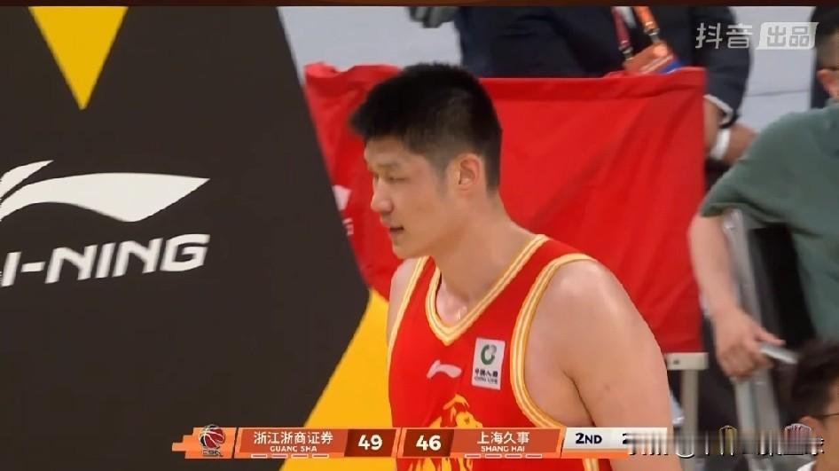 王博及时把孙铭辉调整到替补，把林秉胜调整到首发，浙江终于打出了卫冕冠军该有的水准
