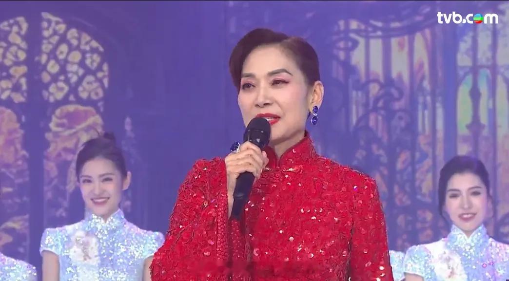 【香港小姐2025】2025香港小姐竞选决赛大师姐邝美云高贵大方登场唱出《我们
