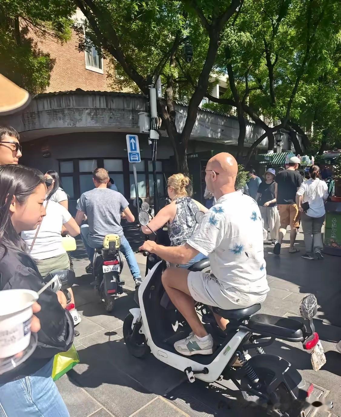 伦敦人开始骑