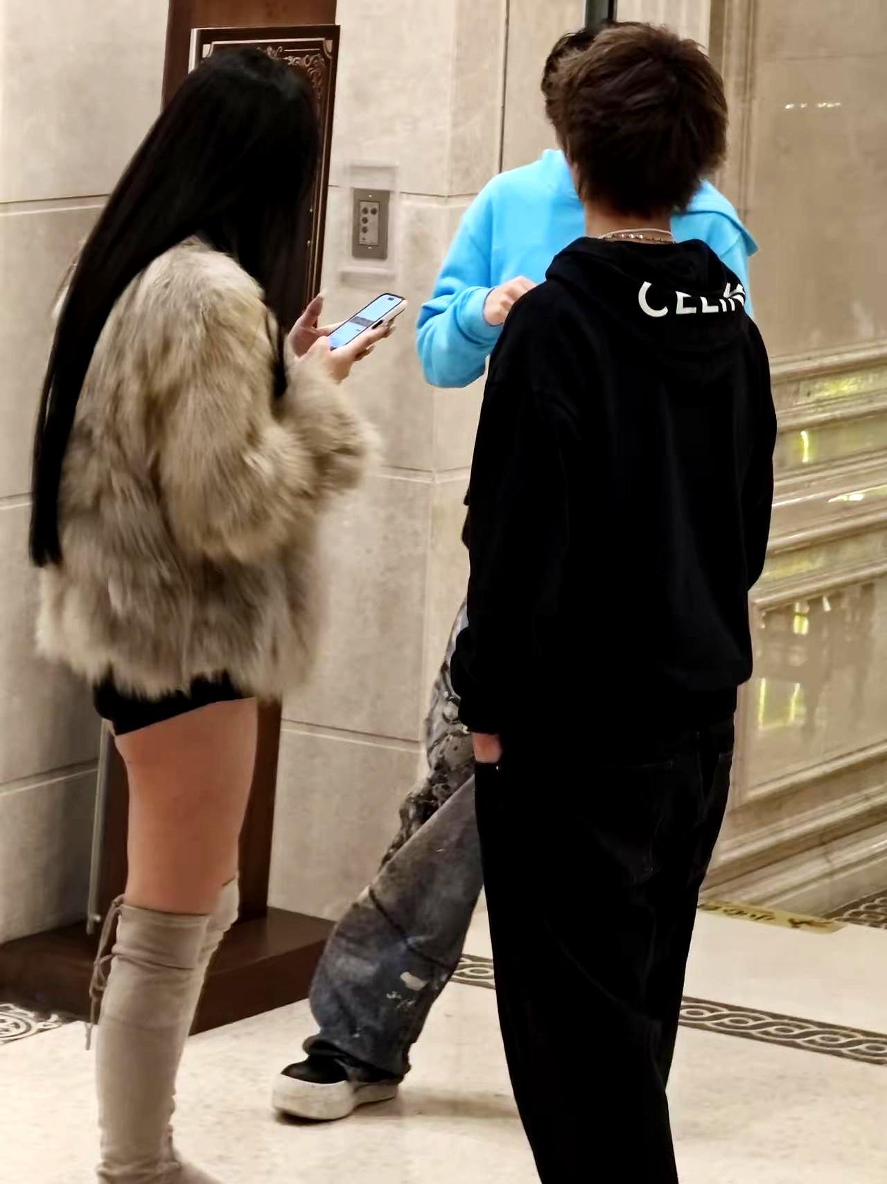 这世道的参差，真能把人看笑了。有个富二代，家里为了稳住他不乱搞，一天往卡里自动