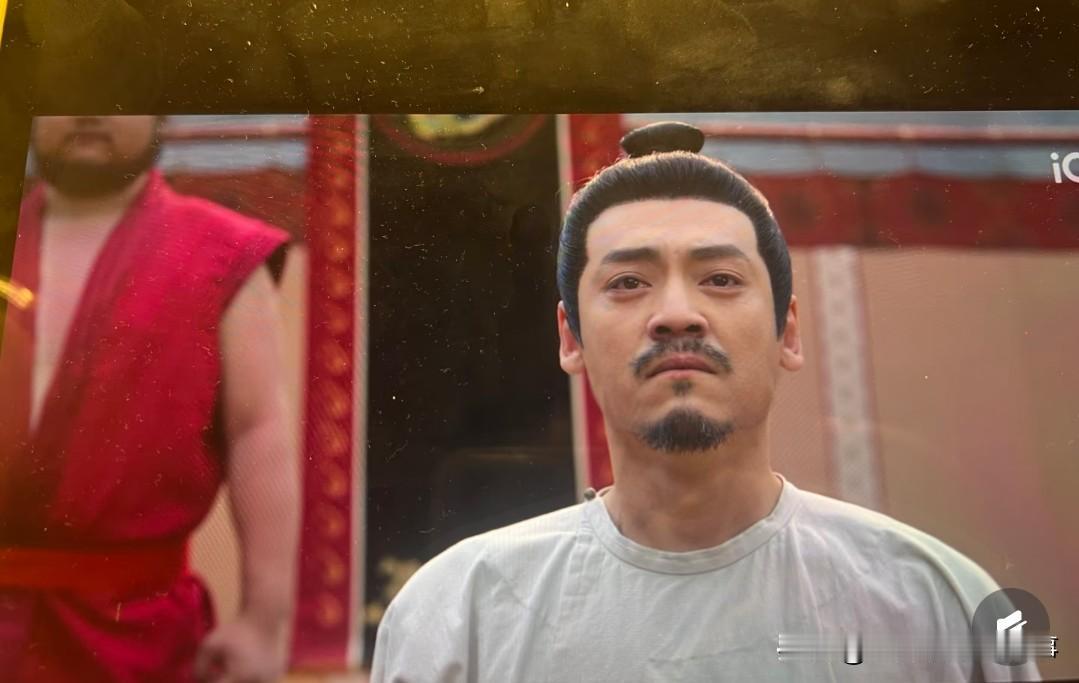 士商矛盾有千万种高级写法，偏选最烂俗的“妹妹被商人侮辱”当导火索，本质就是私仇案