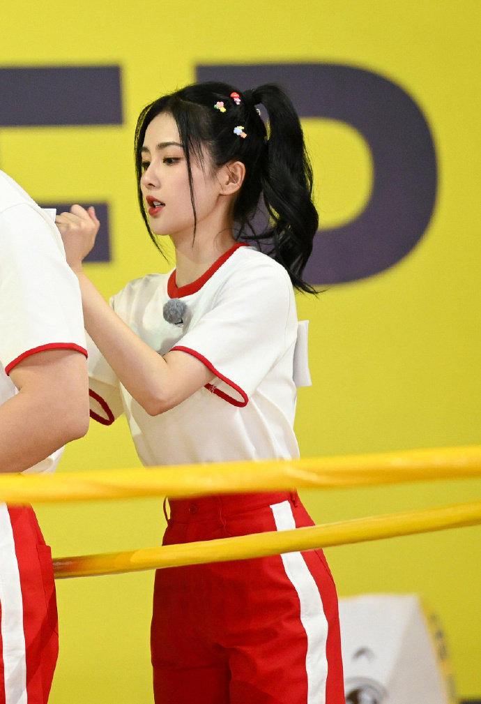 白鹿奔跑吧14整活海报白鹿奔跑吧整活白鹿奔跑吧14整活海报，白鹿奔跑吧整活，期