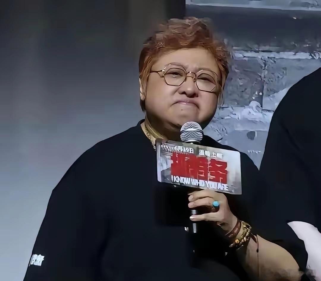 这么多天来,韩红一直处于被架在火上烤的状况,帮她说话的,清一色都是明星,