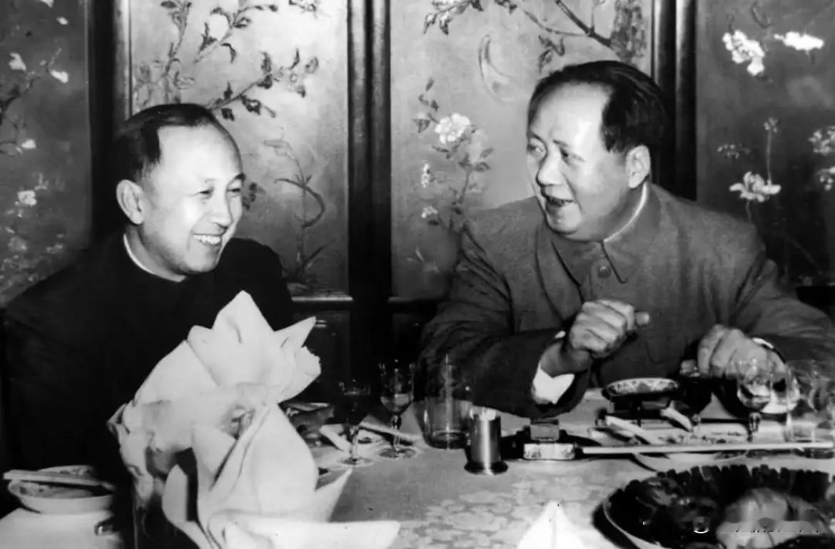 钱老和毛主席的这段往事，每次看都让人浑身起鸡皮疙瘩！1956年钱学森刚回国，