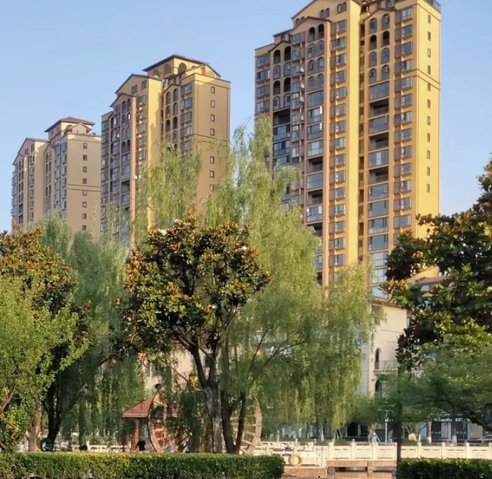 异地夫妻，真的太辛苦了！我老公是铁路局陕西段上班，一个月在外地上班，一个月只能回