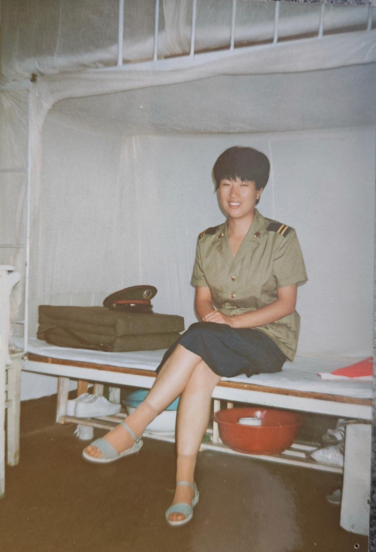 陆军上等兵，87式陆军夏装。那个时候女兵主要在通信医院和机关后勤等单位，不像基层