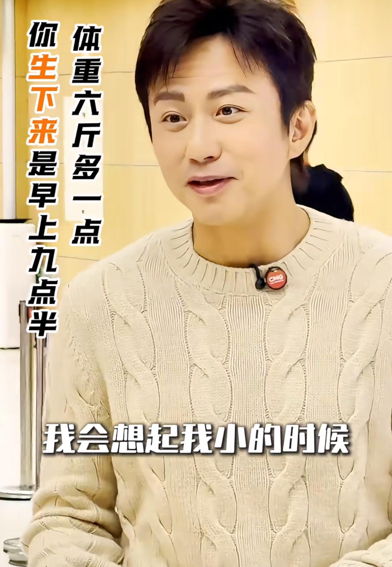 原来邓超春晚舞台夹带私货！一首《妈妈有座电影院》他唱的声情并茂，他说这首歌在演