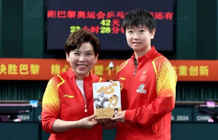 排个女乒地位榜，按巅峰实力及成绩综合排行：1、宗师级：邓亚萍、张怡宁，蝉联奥运