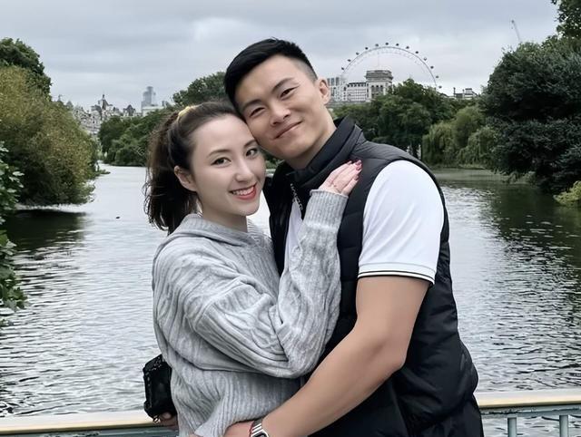 突发！赌王女儿疑与未婚夫分手，已清空社交媒体上所有合照何超云1989年出生在澳