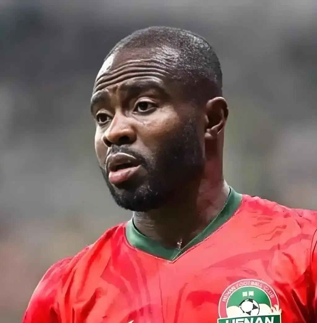 阿奇姆彭在河南队没位置了。合同到期，新教练根本没把他列入计划。这事很简单，