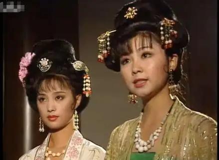 693年正月初二，两个女人走进了嘉豫殿，却再也没有走出来。没有人知道她们