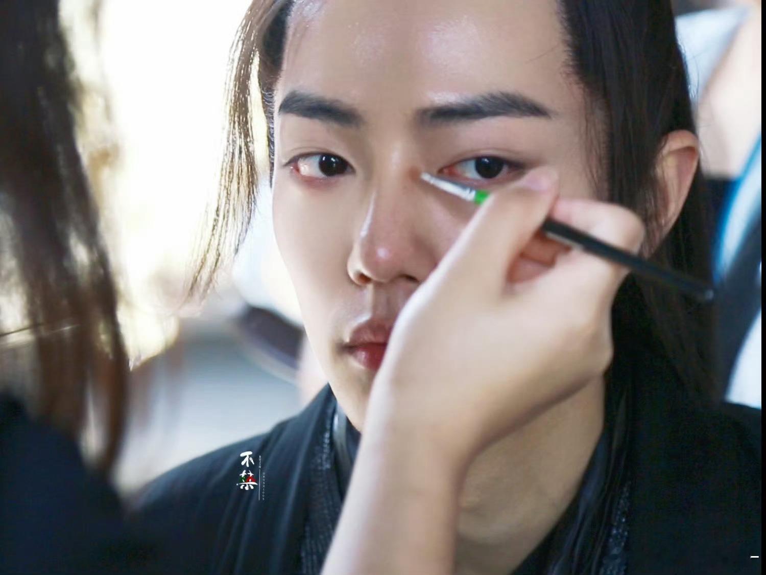 卧槽肖战美成什么样了嘴唇亮晶晶的好想亲🤤🤤🤲🏻🤲🏻​​​