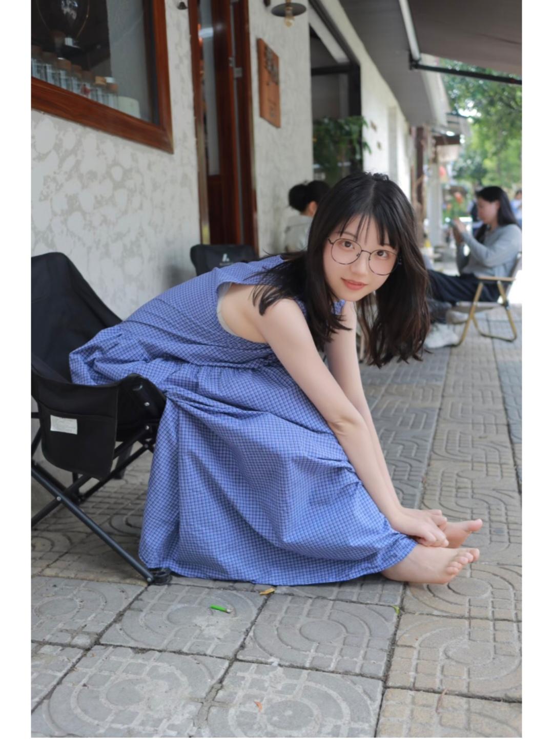 从头到脚，就是你想要的邻家女孩的形象。