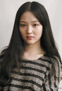 想搞定中年女人不用套路你，追求中年女人，花里胡哨的套路没用。我一个男性朋友4