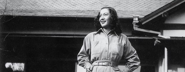 1945年，麦克阿瑟来到日本后，生活靡乱无度，不仅多年霸占着日本第一女神，还成了