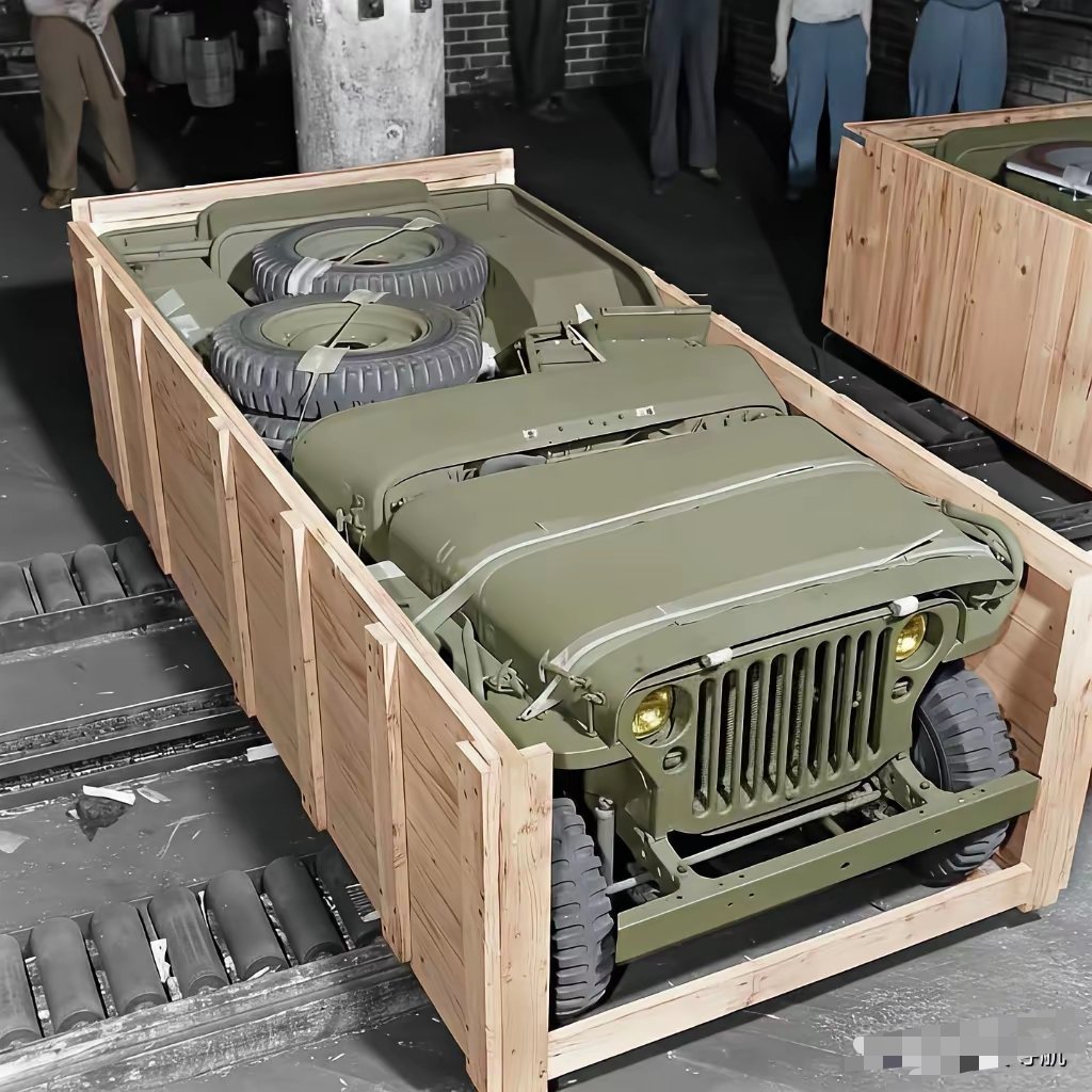 美军将威利斯吉普车打包运往战场（1940）