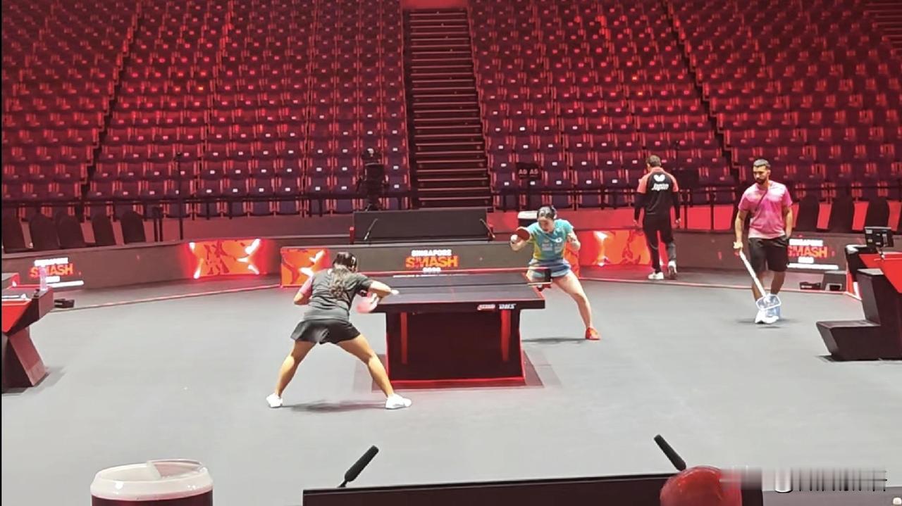 张本美和也已经到新加坡了。张本美和这次新加坡大满贯赛也是身兼三项，她和早田希娜