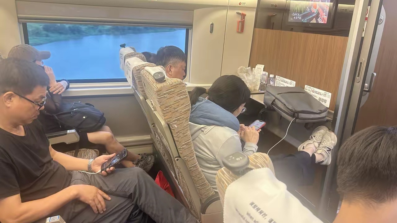 真心建议长途坐高铁，尽量优先选静音车厢，这次出行真的被噪音折磨坏了。从广州南坐到