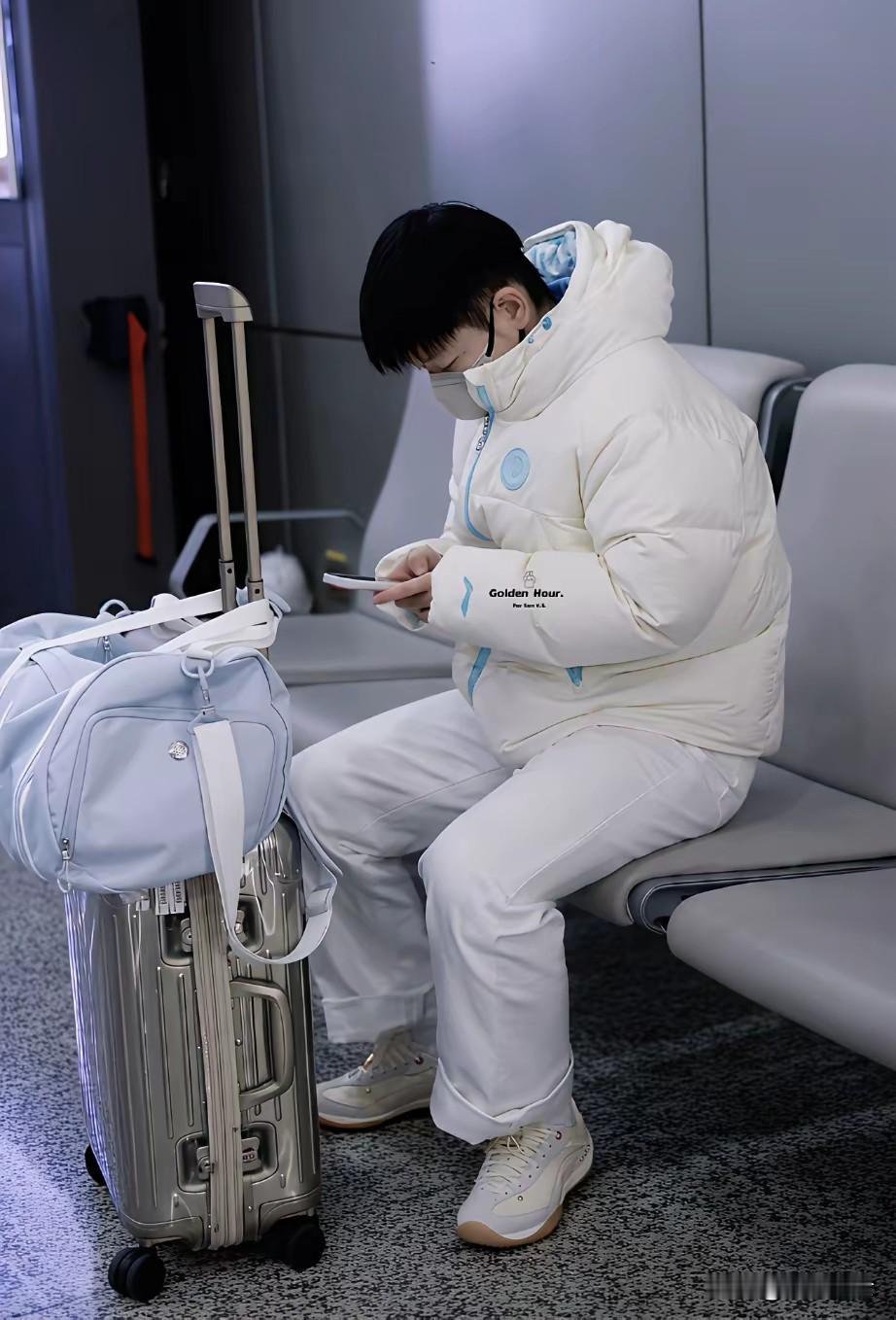 孙颖莎太会省钱了，穿的衣服都是平价也就算了，你看她裤腿！莎莎这一身衣服，还