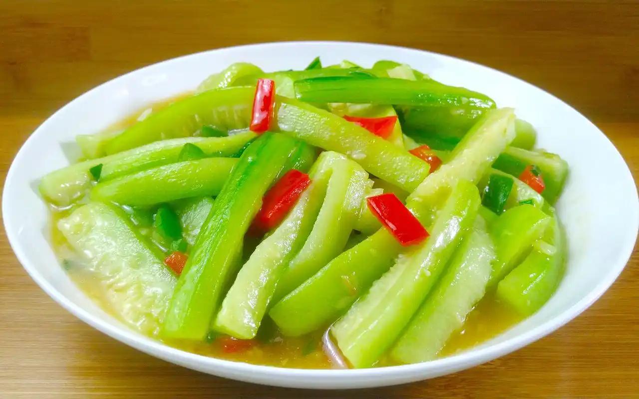 天冷，丝瓜再次成为关注对象！中医多次强调：吃丝瓜时，要多注意这5点话说入秋