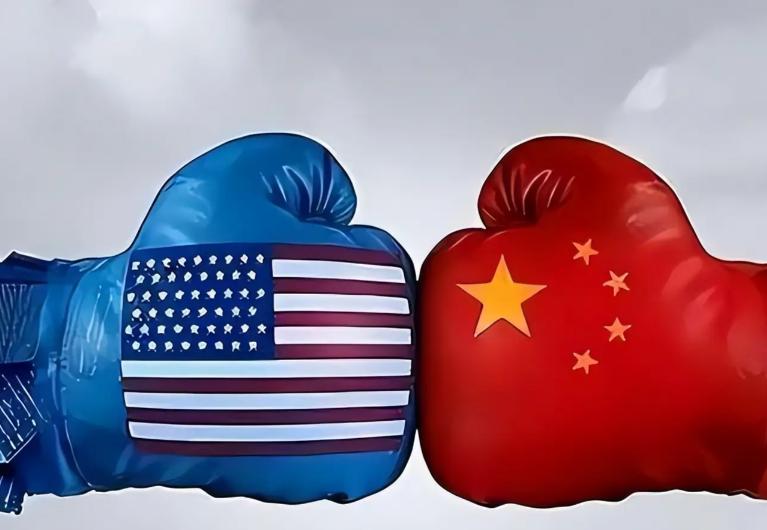 “美国又是抓总统又是打伊朗，中国咋一声不吭？别傻了，中国压根儿没把美国那些花