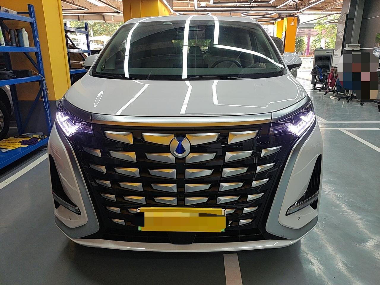 比新车节省8万，这辆才开4万公里的腾势D9划算吗？前两天验了一台腾势D9，23