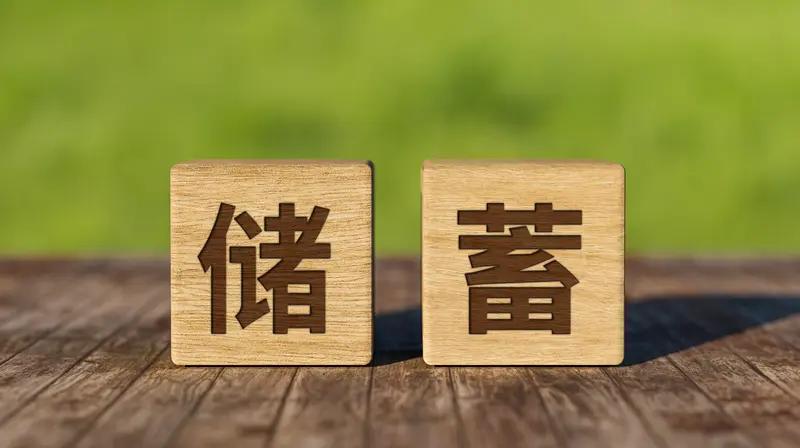 人老了，靠老公、靠子女，都不如靠自己。我有个邻居大妈，之前总指望老公照顾，结果老