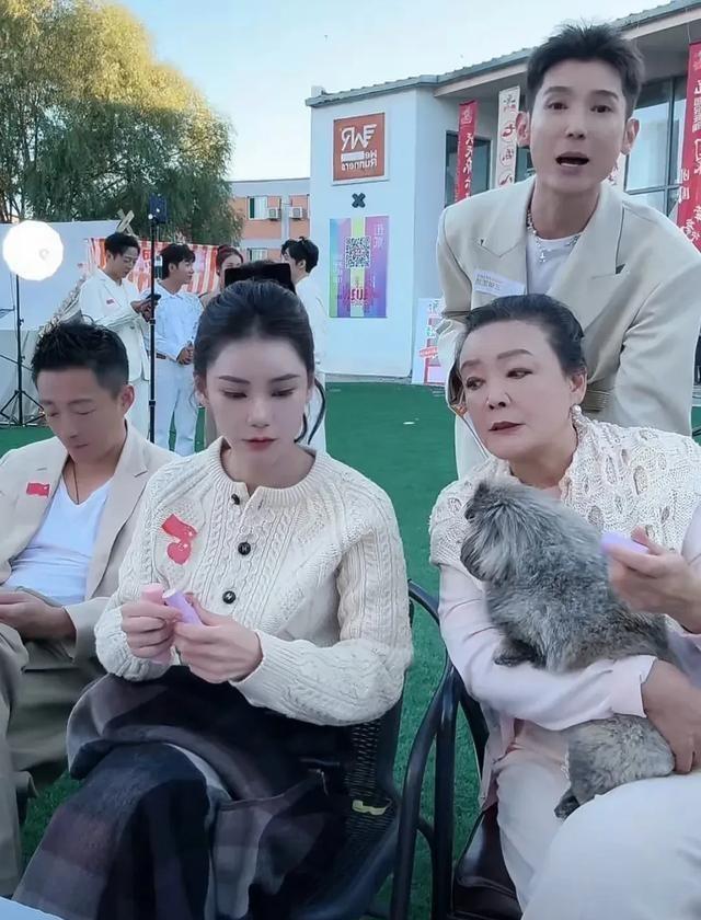 马筱梅婚后和丈夫婆婆一起拼事业，现在有娃当妈了，又到了享受当妈妈滋味的幸福日子了