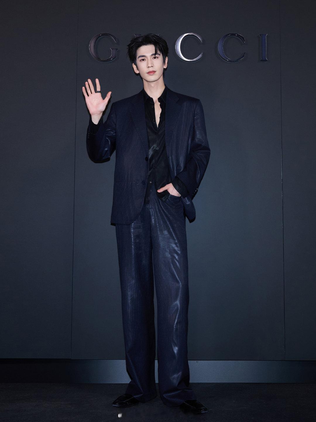 肖战和张凌赫相似款GUCCI西服套装，这算是撞衫了吗？