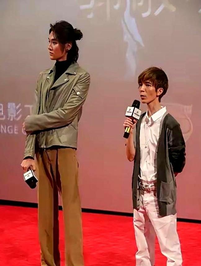 郭敬明，现在不叫郭敬明了。2006年法院判他抄袭庄羽，赔钱了，但道歉等了15