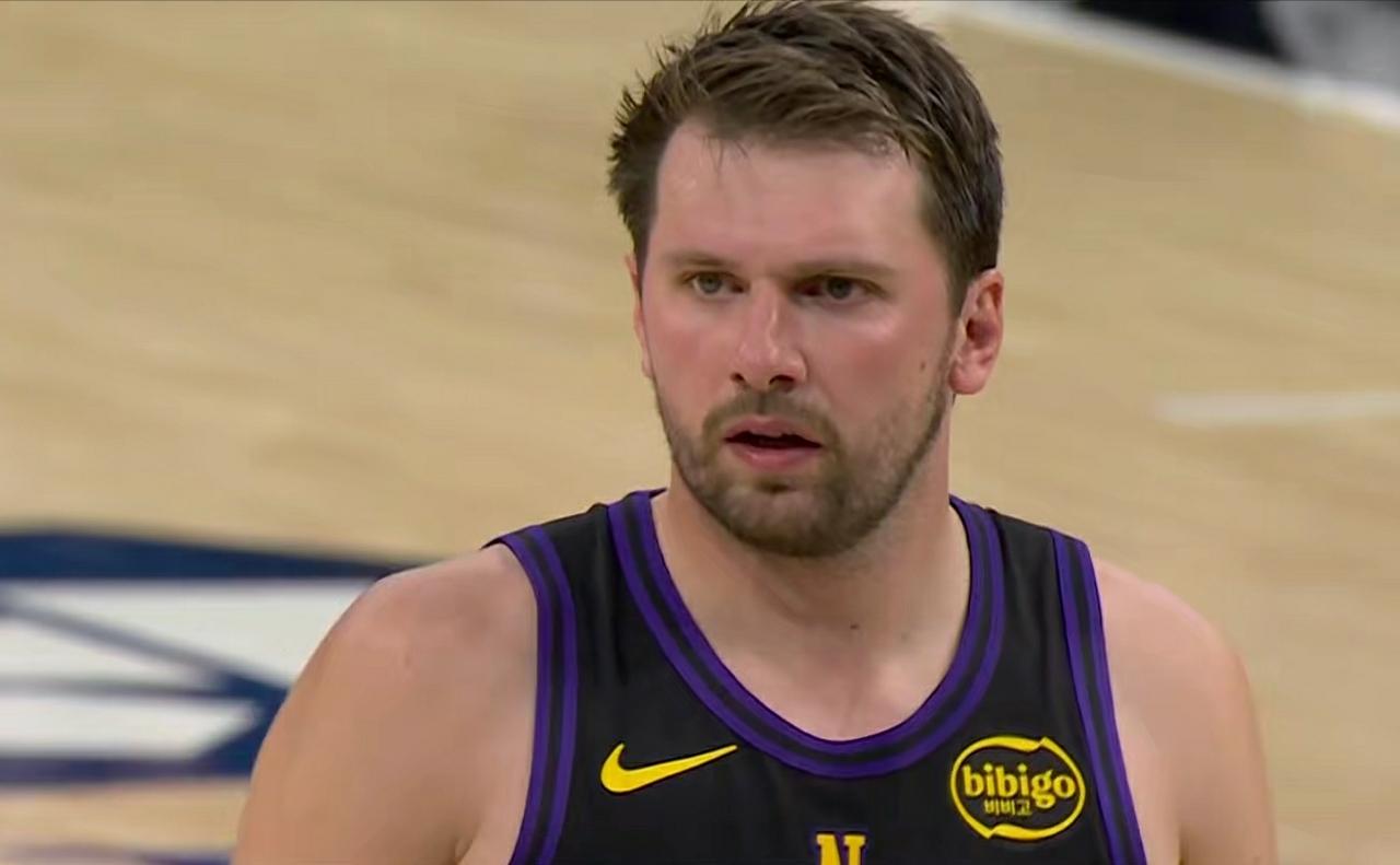 湖人有点过分了。东契奇末节被迫营业收割比赛！骑士都已经投降了，雷迪克还留着两