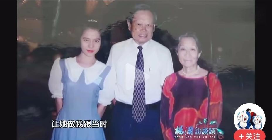 每次看第一张照片，总觉得他们三人的缘分是冥冥中注定。那张合影里，杜致礼很像照片