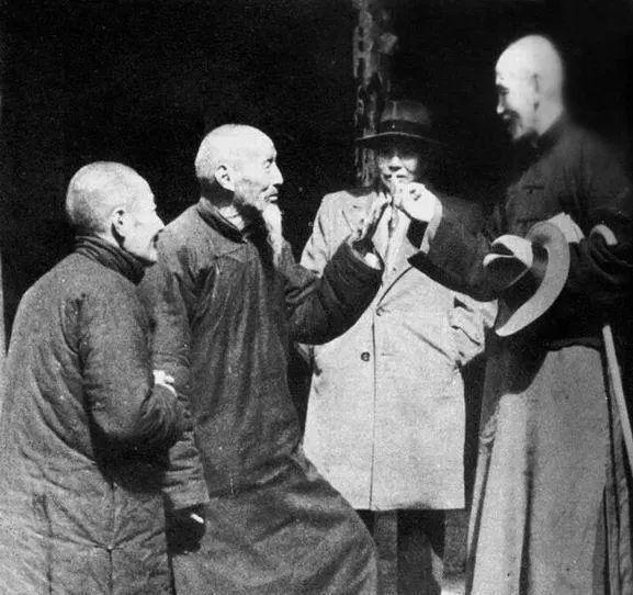 1949年李宗仁当上代总统，宴请南京一众军政大员。让他愤怒的是，参谋总长顾祝同居