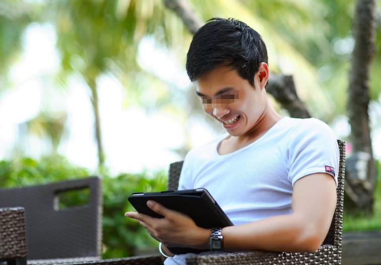 “万万没想到！”近日，一男子在军事单位工作，使用交友软件时，被一位言谈热情大方的