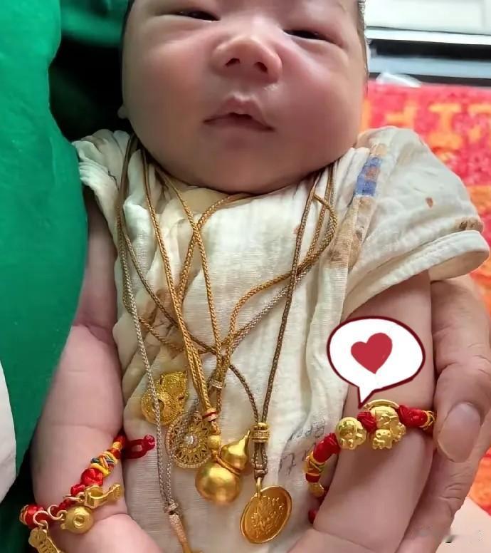 女儿为了婆家面子，逼年迈母亲拿50克黄金办满月家里马上要办外孙的满月酒席，本