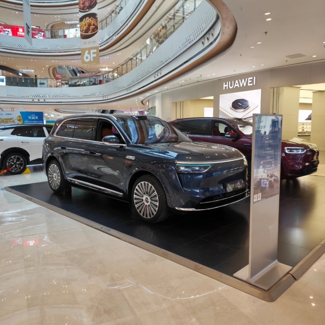 终于看到了一台M8，太罕见了。[抠鼻][抠鼻][抠鼻]​​​