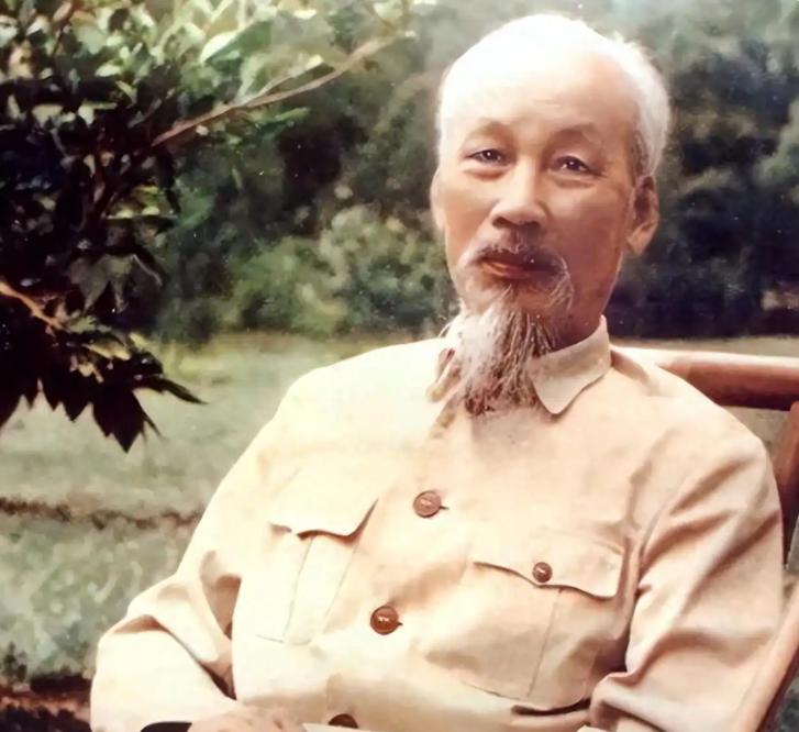 越南、韩国、日本都曾废除汉字，想彻底切断与中华文化的联系。结果怎么样呢？试图斩断