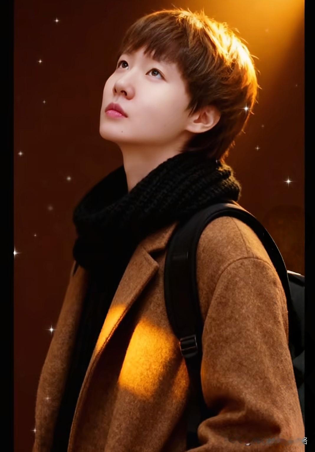 分享曼昱一组美照，这个色系特别适合她。王曼昱冠军一轮输了，都说是回去密训世界杯